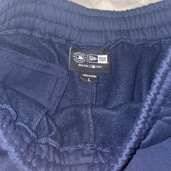 New Era Short Navy Blue size Large . Only worn once - Picture 2 of 6